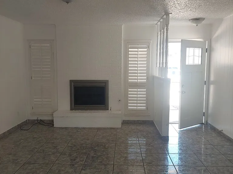 2212 Cumbre Negra St — Photo 4