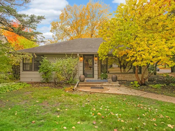 1347 Edgcumbe Rd, Saint Paul, MN 55116