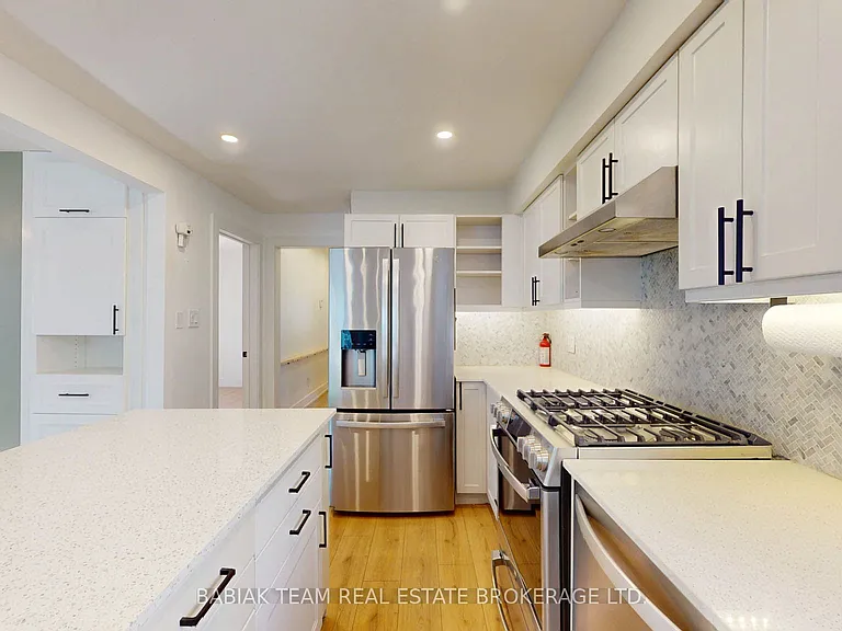 40 Alexander St — Photo 11