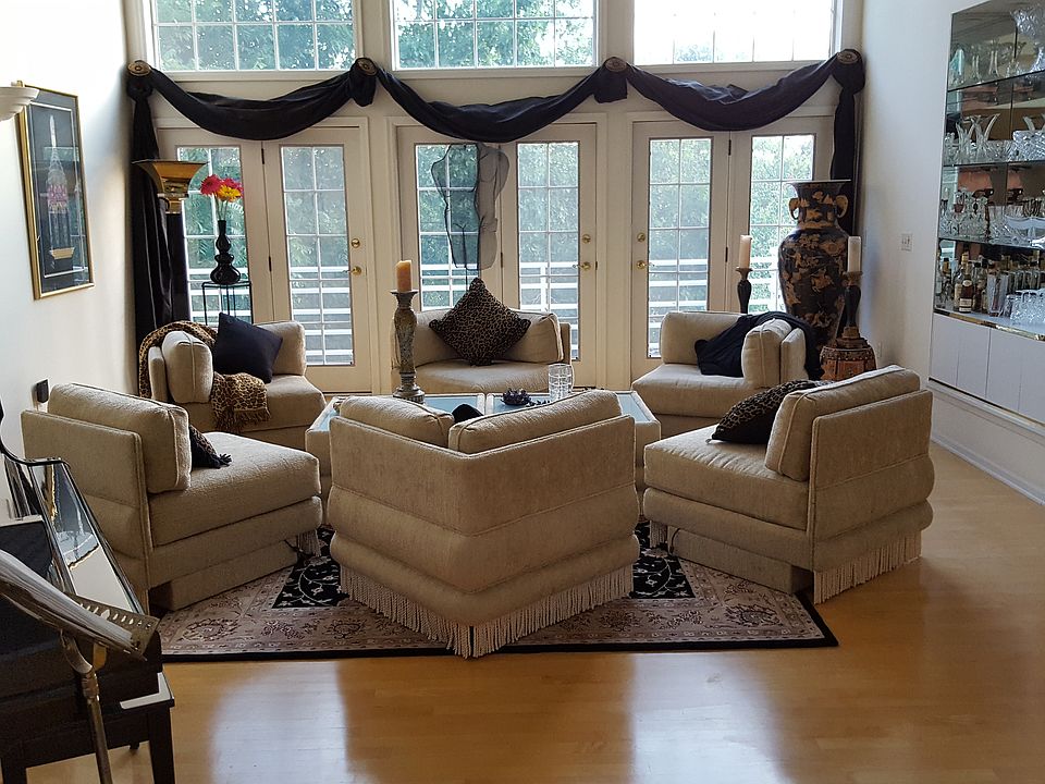 2nd image of 828 Deer Trail Point