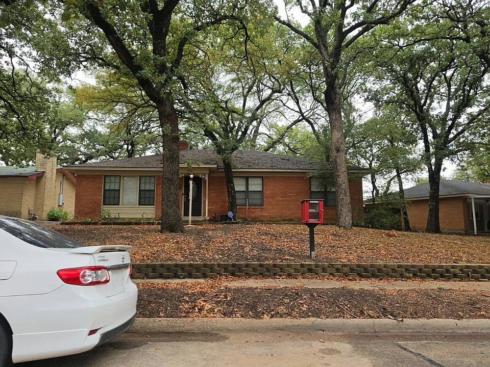 1st image of 301 E Vilbig St