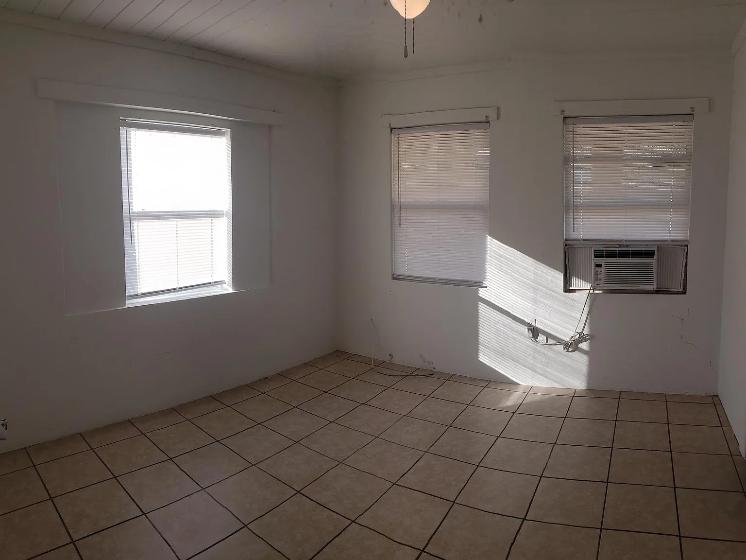 2 bed, $1,000 — Photo 3