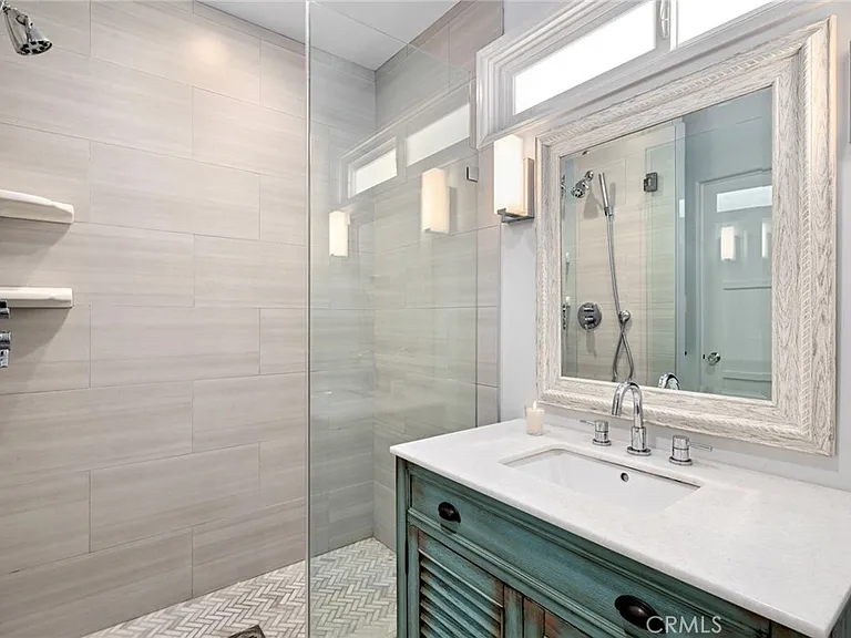 2049 E Ocean Blvd — Photo 12