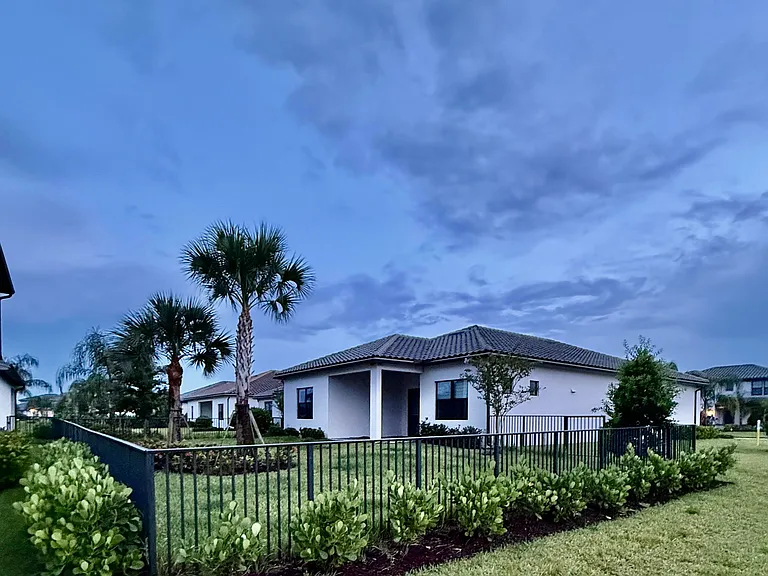 837 SE Courances Dr — Photo 33