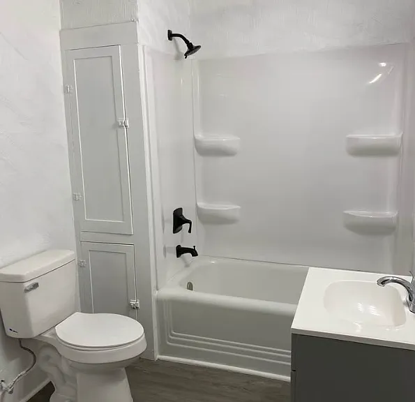 1404 W 6th St #2 — Photo 2