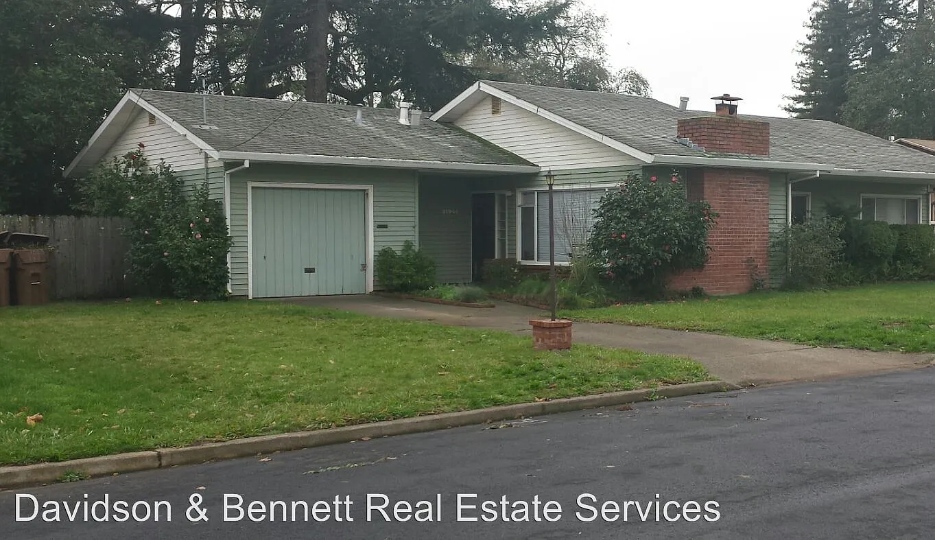 1025 Bella Dr photo 1
