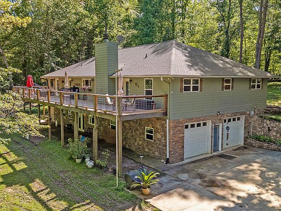 3rd image of 204 Chapman Ct