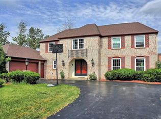 168 Foxhunt Ln, East Amherst, NY 14051