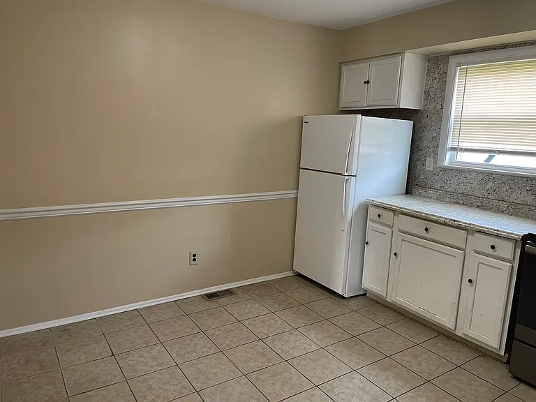 1933 Juniper Ln #25 — Photo 8