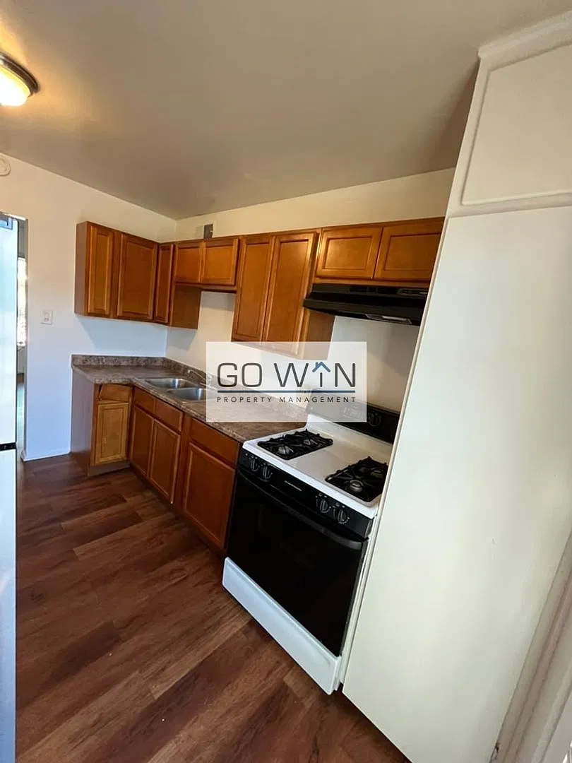 1944 W Amelia Ave — Photo 2