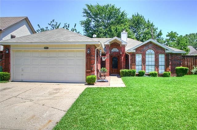 1st image of 807 Carrington Dr