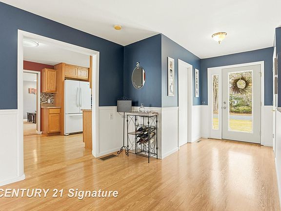 5th image of 526 S Maple St