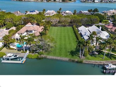980 Galleon DR, Naples, FL, 34102
