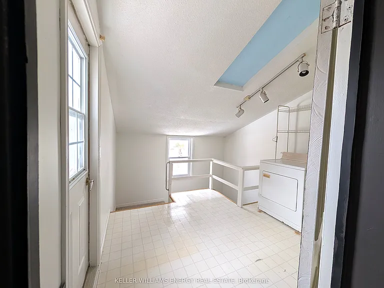 35 King St #4 — Photo 26