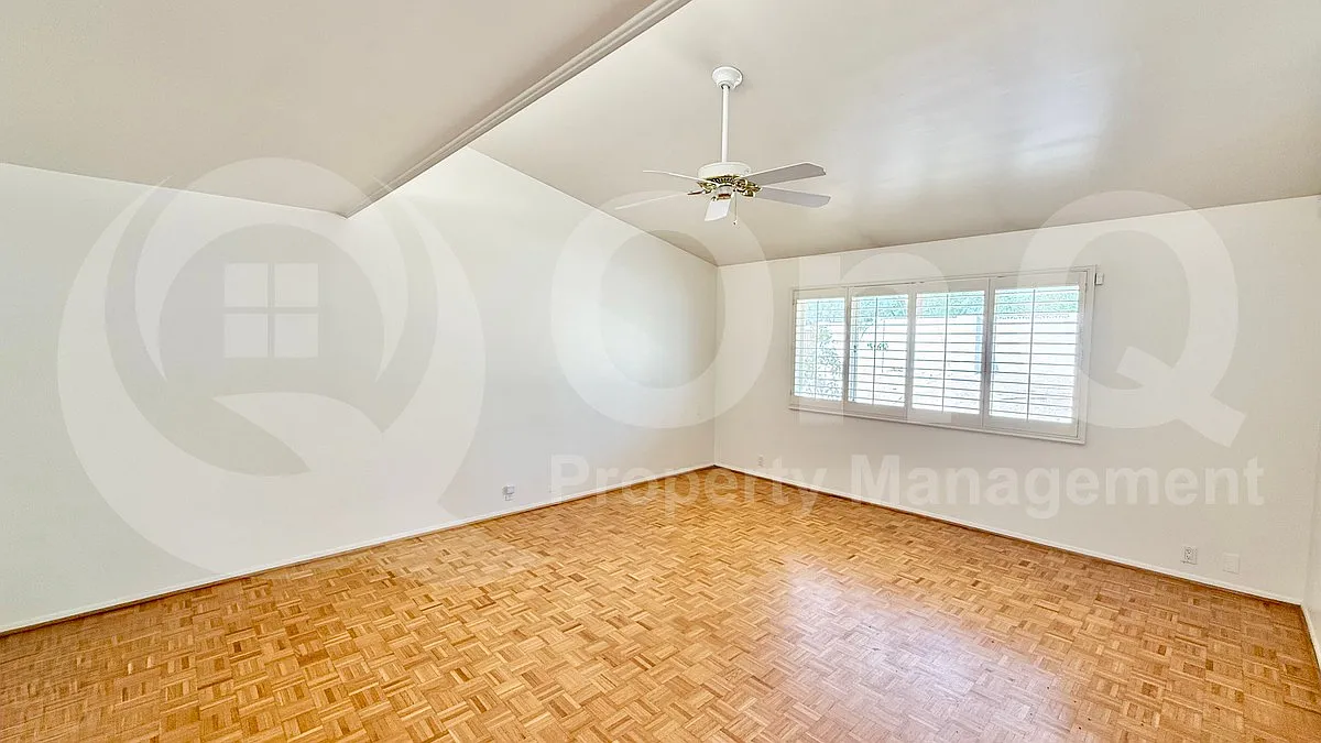 3 bed, 2.0 bath, 2211 sqft, $3,900 — Photo 2