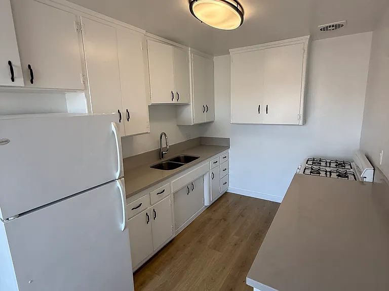 The Russell Riviera — Photo 47