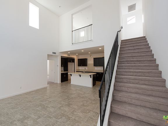 3rd image of 427 Tan Oak Dr