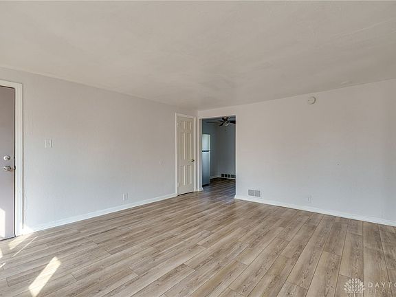 5th image of 1039 Salem Ave