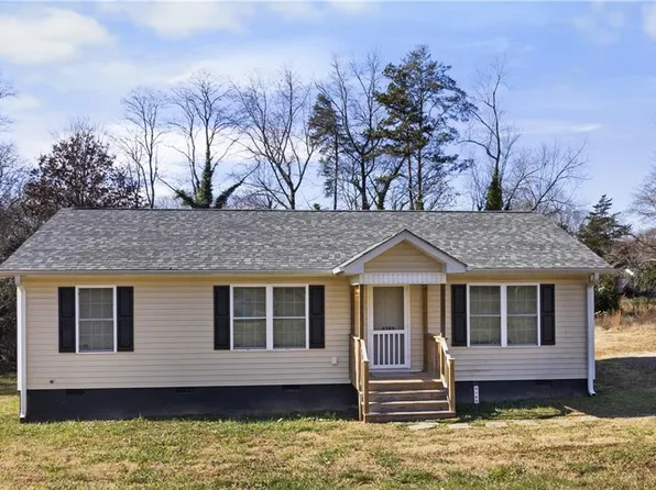 4760 Ader Dr, Winston Salem, NC 27105