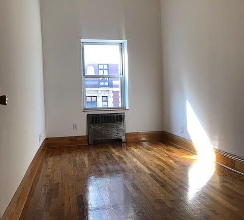 5th image of 19 W 74th St APT 4A