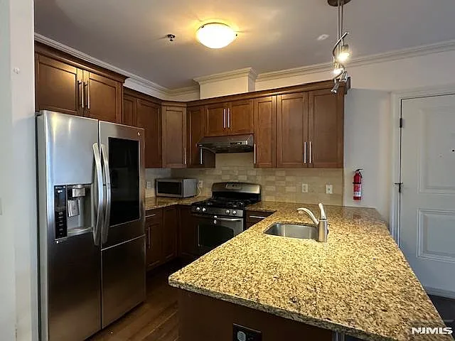 255 Laird Ave #6 — Photo 9