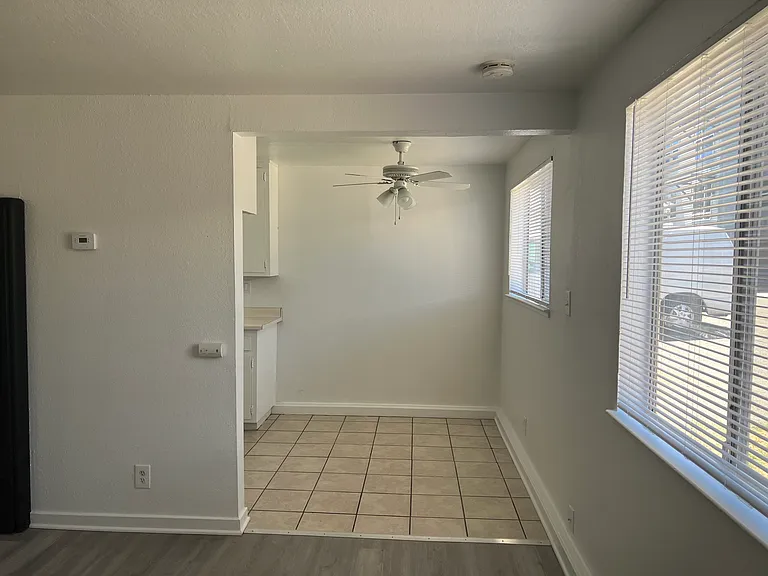 608 1/2 Oak St #1/2 — Photo 9
