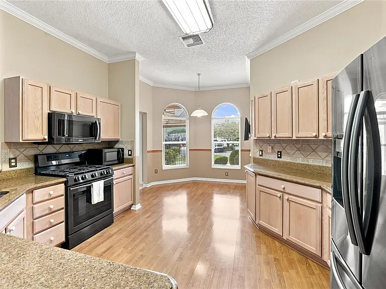 1304 De La Garza Pl — Photo 5