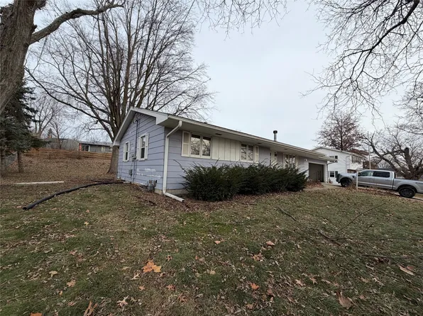 1206 S 16th Ave W, Newton, IA 50208