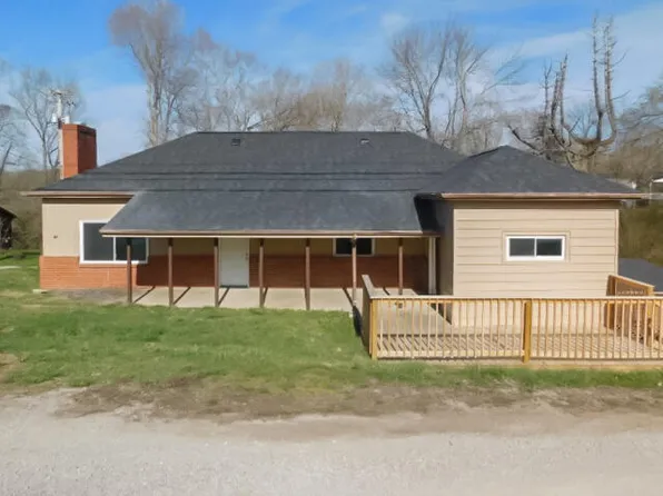 43 McGuire Ave, Beattyville, KY 41311