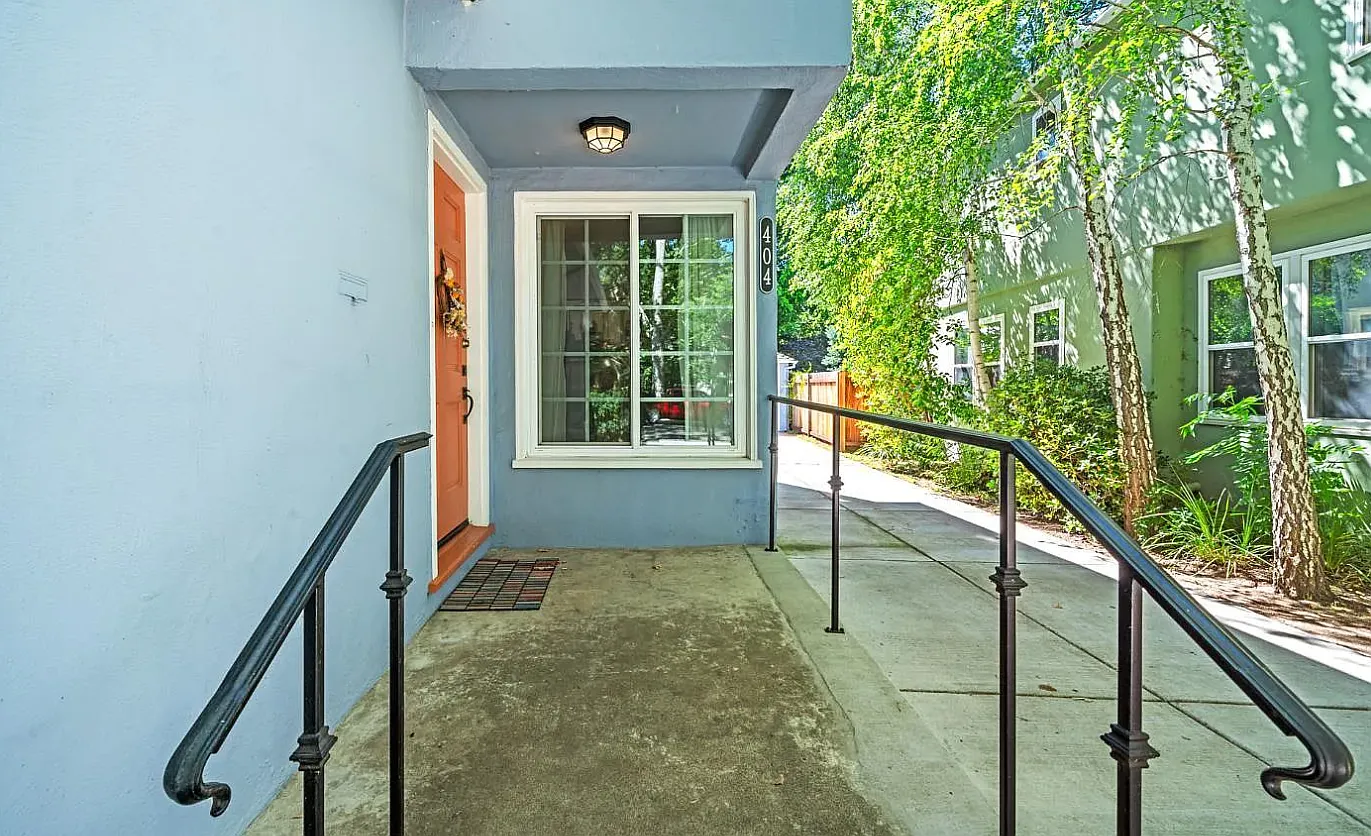 2 bed, 1.5 bath, 1500 sqft, $3,600 — Photo 2