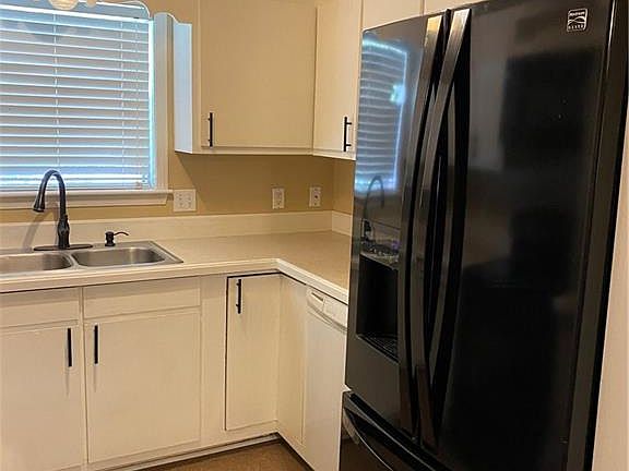 5th image of 6008 Ball Ln #B