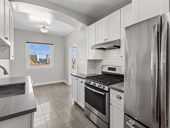 3rd image of 1842 Jefferson St APT 307