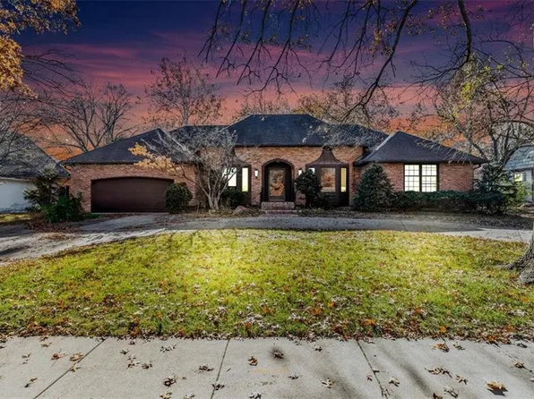 3215 W 83rd St, Leawood, KS 66206