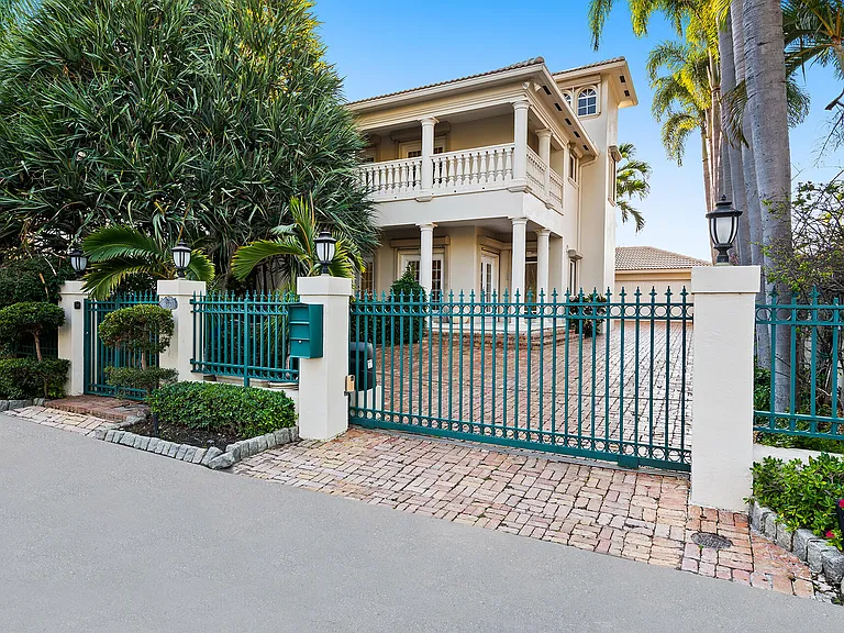 413 Coconut Isle Dr — Photo 10