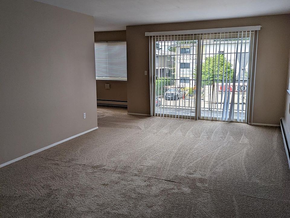 1st image of 11534 Greenwood Ave N APT 201