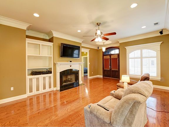5th image of 130 Cinclare Dr