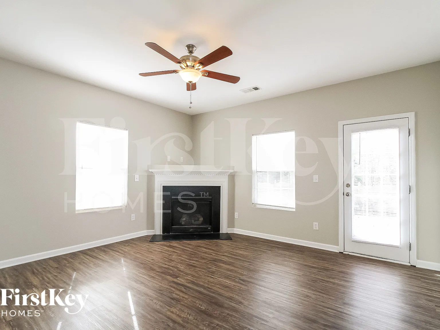 5 bed, 2.5 bath, 2690 sqft, $1,895 — Photo 3