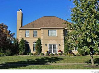86 Covent Garden Ln, Williamsville, NY 14221