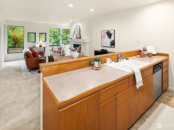 4th image of 600 Malden Avenue E #201