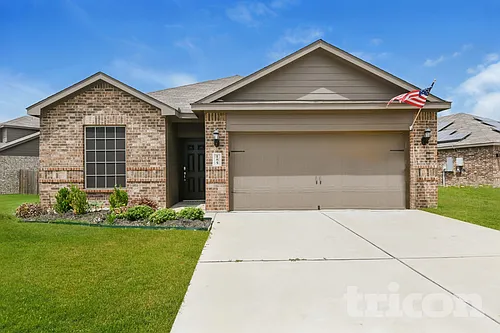 185 Kennedy Dr Photo 1