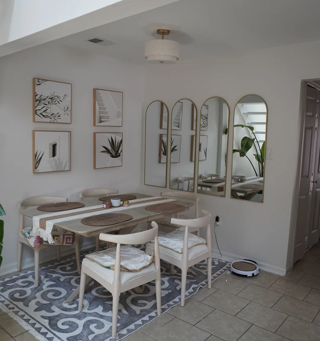 2 bed, 932 sqft, $2,400 — Photo 1
