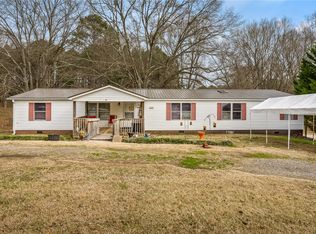 407 E Lakes Rd, Townville, SC 29689