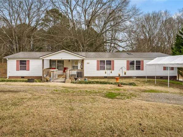 407 E Lakes Rd, Townville, SC 29689