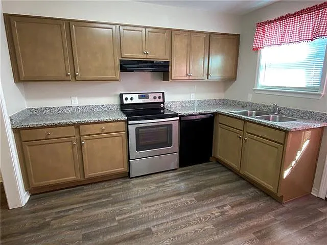 1233 Central Ave — Photo 8