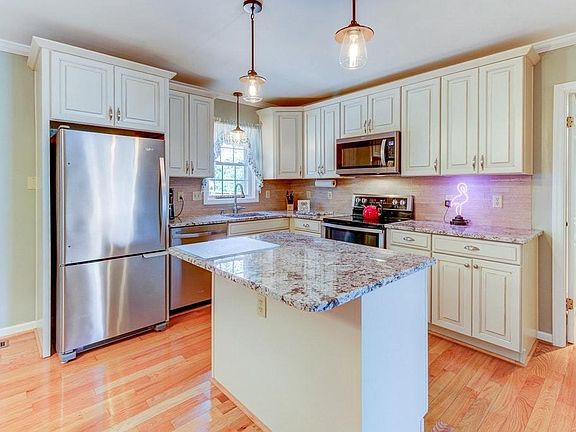 2nd image of 713 Bluewater Dr