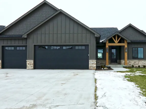 1317 S Auburn Pl, West Des Moines, IA 50266