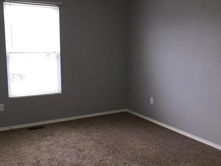 2422 E Willow — Photo 8