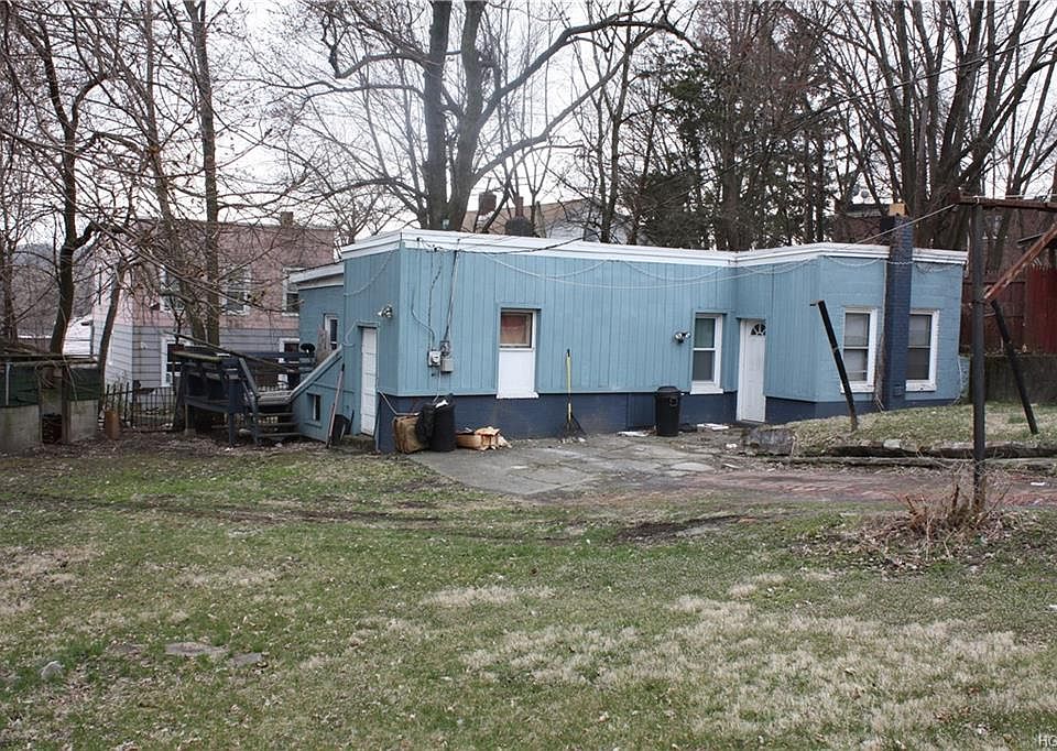 1st image of 221 Renwick St