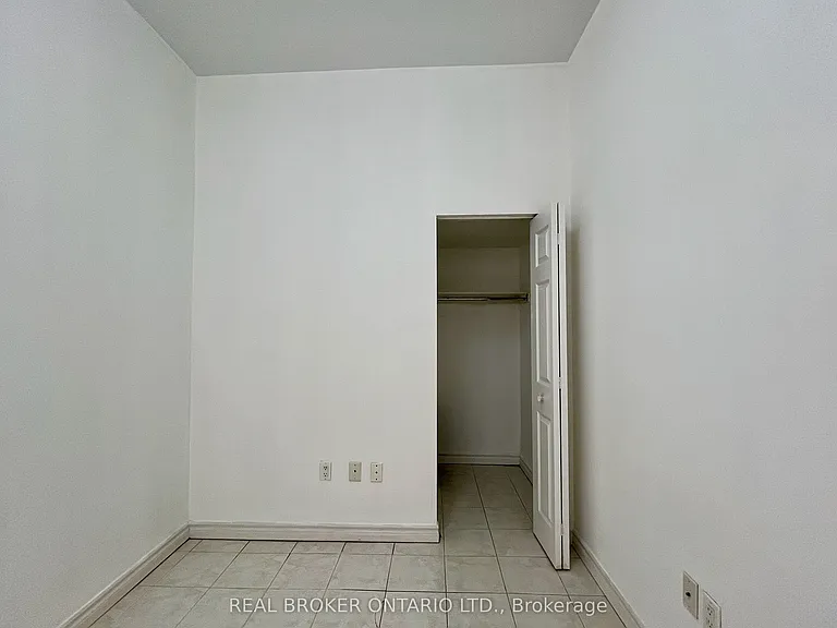 274 Coxwell Ave #2 — Photo 6