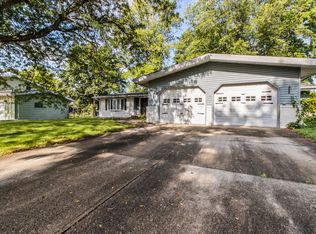 23 Cambridge Dr, Spring Valley, IL 61362